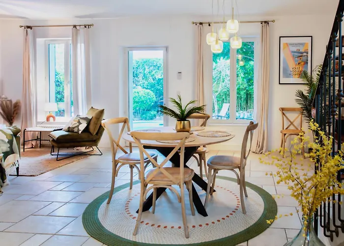 C8 - Lovely House 4 Bdr - Pool, Ac, Garage & Wifi Villa *