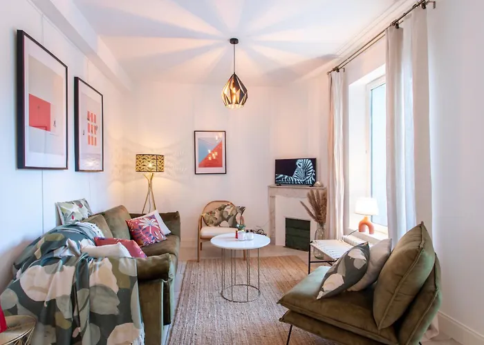 C8 - Lovely House 4 Bdr - Pool, Ac, Garage & Wifi *