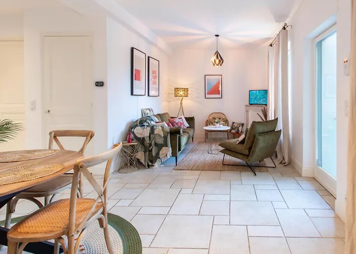 Villa C8 - Lovely House 4 Bdr - Pool, Ac, Garage & Wifi