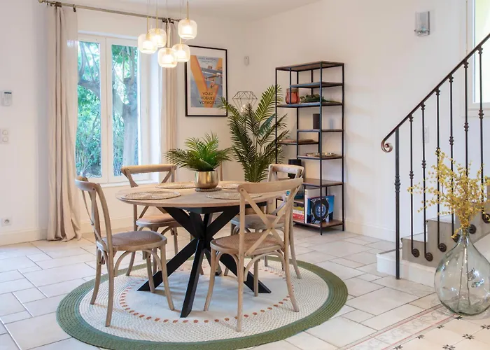 C8 - Lovely House 4 Bdr - Pool, Ac, Garage & Wifi Villa *