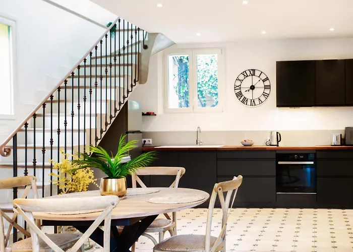 C8 - Lovely House 4 Bdr - Pool, Ac, Garage & Wifi Villa