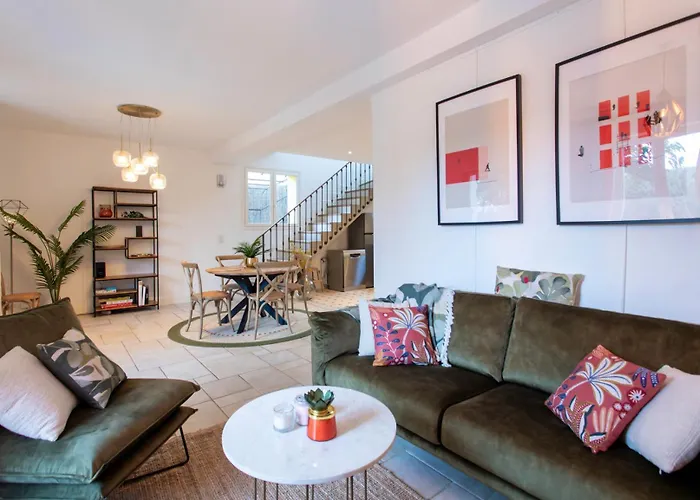 C8 - Lovely House 4 Bdr - Pool, Ac, Garage & Wifi Villa *