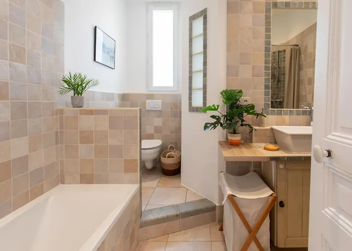 Villa C8 - Lovely House 4 Bdr - Pool, Ac, Garage & Wifi *