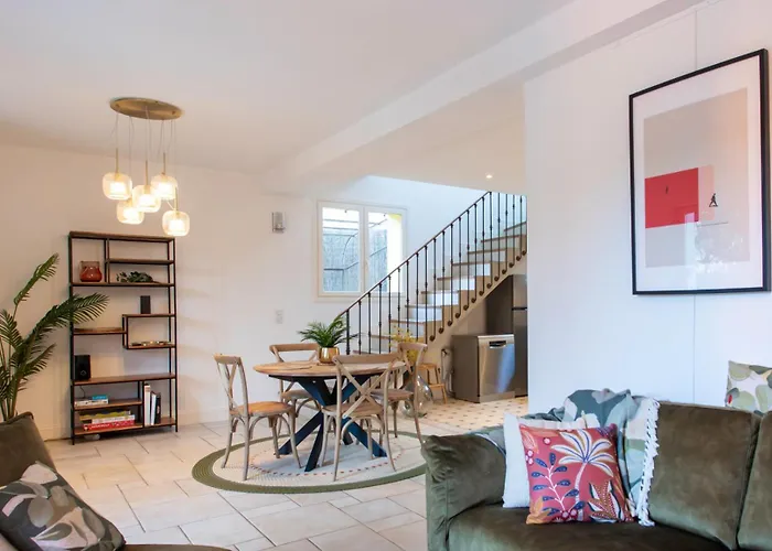 Villa C8 - Lovely House 4 Bdr - Pool, Ac, Garage & Wifi *