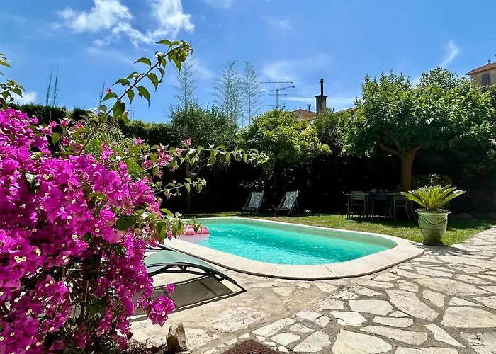 C8 - Lovely House 4 Bdr - Pool, Ac, Garage & Wifi